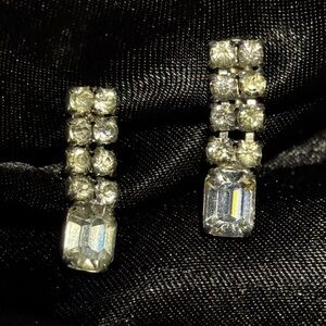Vintage Rhinestone Earrings Silver color Screw-back 7/8 inch length
